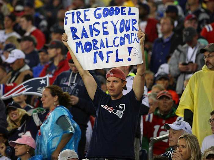 New-England-Patriots-fans-X159924_TK1_3610.jpg